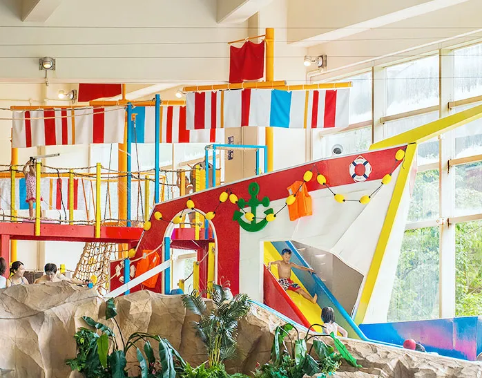 水の王国ラグーンで常夏気分を満喫。日帰り利用も可能です。