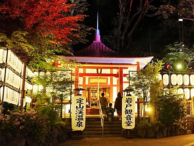 定山溪夏燈路