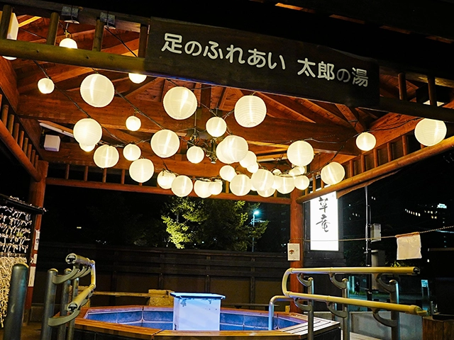定山溪夏燈路